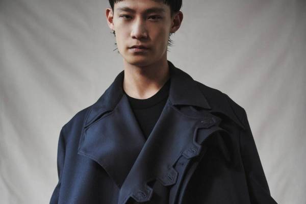 Y's“ジェンダーレス”な新作ウェア、ドット＆棘モチーフの柄シャツやレイヤード風ドレス