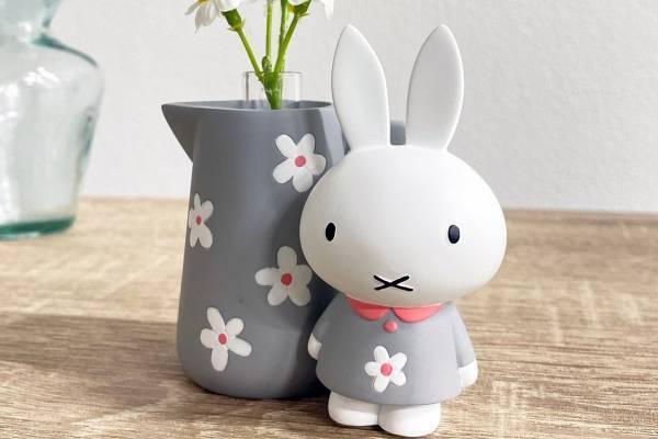 ミッフィーの花屋「フラワーミッフィー」立川に限定登場、“ミッフィーの洋服と同じ花柄”の花瓶など