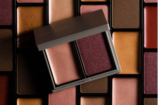 ダズショップ21年秋コスメ「デュオアイシャドウ」クリーム＆パウダー2質感が生む立体ニュアンスアイ