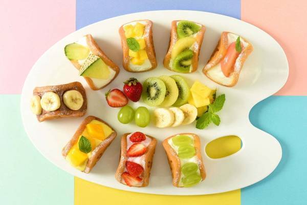 コロンバン「フルーツワッフル」白桃やシャインマスカット＆生クリームをサンド、新宿で限定発売