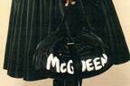 アレキサンダー・マックイーン「McQueen」グラフィティ入りウェア＆バッグがメンズ・ウィメンズから