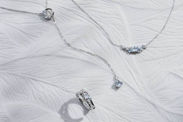 カナル 4℃“海”に着想を得た新作夏ジュエリー、様々な青のトパーズで豊かな海の表情を表現