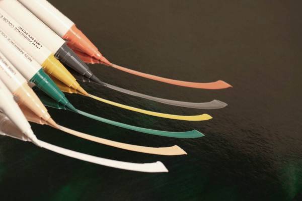 ヒンス2021年秋コスメ「ヴィンテージカラー」のカラーマスカラ＆カラーアイライナー