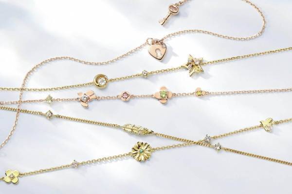 4℃“月や鍵”モチーフのお守りジュエリー、宝石の頭文字でメッセージを伝えるブレスレットも