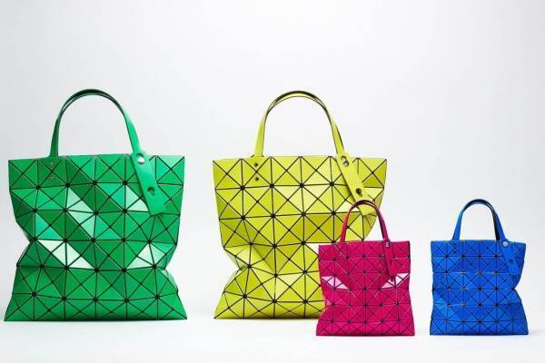BAO BAO ISSEY MIYAKEの“ネオンカラー”1/4サイズミニバッグ、表参道＆京都に