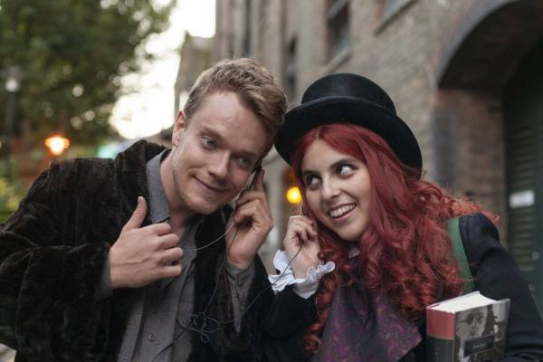 映画『ビルド・ア・ガール』冴えない女子高校生が辛口音楽ライターに？！90年代英国の音楽業界が舞台