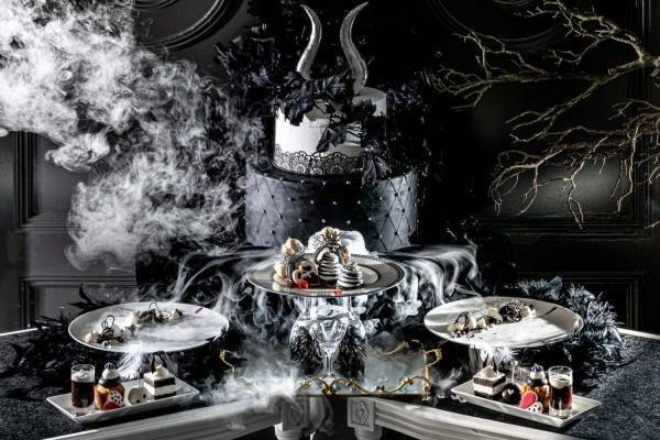 「ヴィランズたちのブラックスイーツタイム」魅惑の“モノクロ”デザートコース、大阪・南港で
