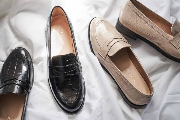 フレイ アイディー×リーガルの新コインローファー、艶めく型押し入り＆美脚効果のサイドゴアブーツも