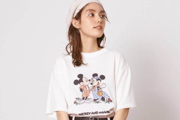 スナイデル「ミッキー＆ミニー」のTシャツ＆バッグ、コミックデザインやデートを楽しむ姿をプリント