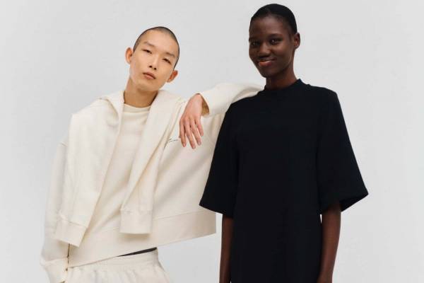 サンスペル×スタジオ ニコルソンが初コラボ、上品・シンプルなスウェットシャツやドレスなど