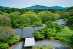 軽井沢「ホテル鹿島ﾉ森」リニューアルオープン、窓一面に森が広がるアースカラーの客室