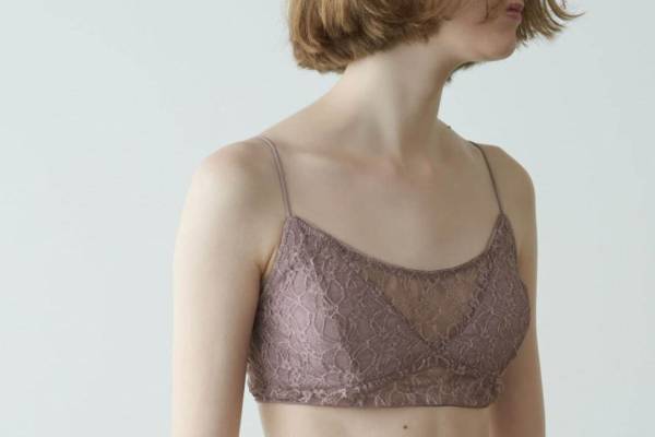 スナイデル ホーム“シルク”のような光沢＆肌触りのインナー、くすみピンクのレースブラトップなど