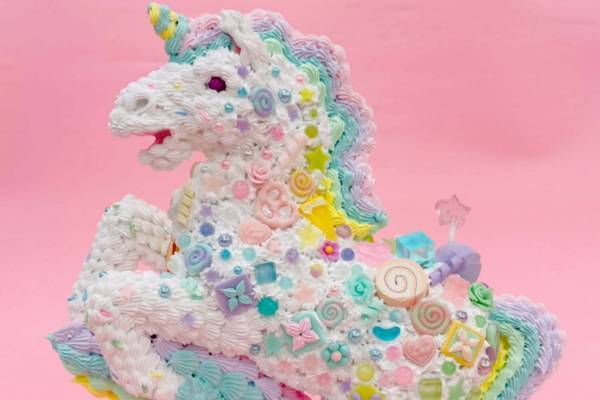 “お菓子そっくり”スイーツデコアートの展覧会「渡辺おさむ-幻想動物園-」西武池袋本店で