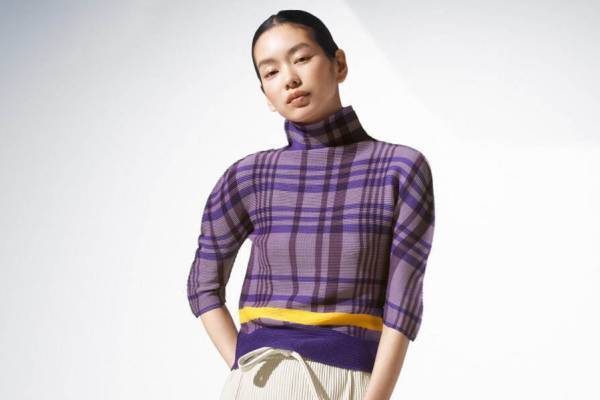 ミー イッセイ ミヤケ“ボトル”イメージの円形チュニック＆チェック柄プリーツトップスなど