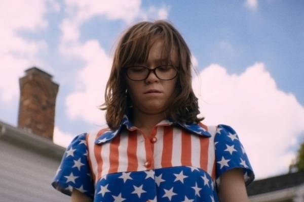 映画『ディナー・イン・アメリカ』少女が家に匿ったのは覆面バンドの推しメン？！ベン・スティラー製作