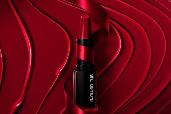 シュウ ウエムラ“日本の絹”から生まれた「ルージュ アンリミテッド」新作、ヒノキの香り着想の新リップ