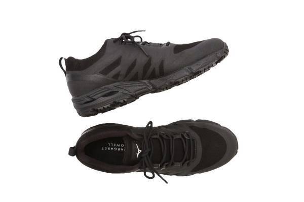 ミズノ×マーガレットハウエル“オールブラック”の新作、ゴアテックス搭載スニーカーや高機能アウター