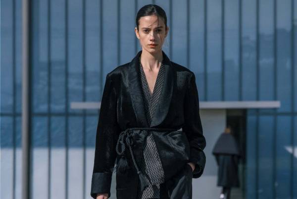 レインメーカー“老舗の西陣織生地”を使用したオリエンタルジャケット、谷崎潤一郎『陰翳礼讃』などに着想