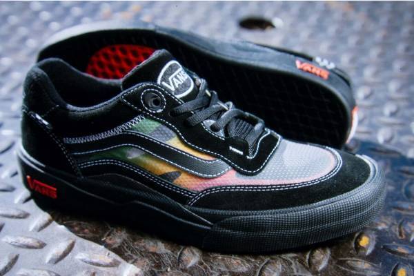 VANS新スニーカー“クリア素材×グラデカラー”アッパーの高機能スケートシューズ