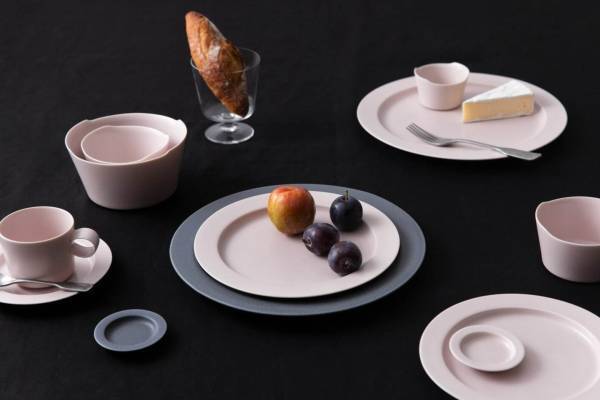 ユミコ イイホシ ポーセリンの食器「アンジュール」に新色“さくら雲”、桜着想のマットピンク