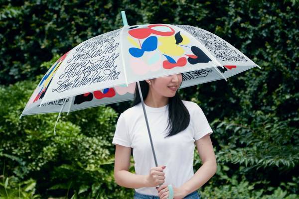 SHOGO SEKINEのビニール傘が全国ファミマに、カラフル”りんご”のポップなデザイン