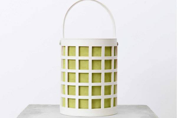 NY発「セリア トルビスコ」グロースリーショップの“カゴ”に着想を得た格子状バッグ、日本上陸