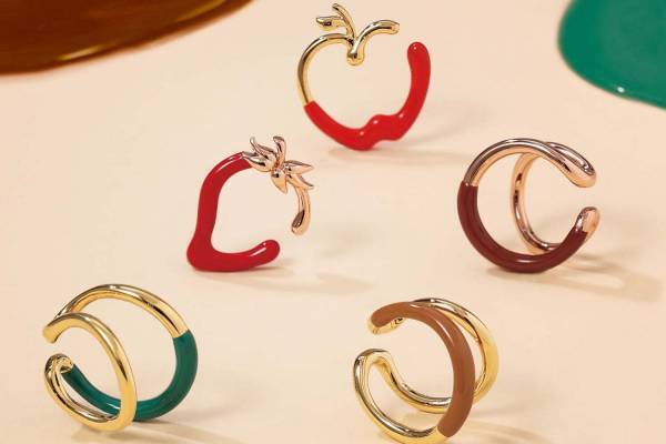 プラス ヴァンドーム“赤いちご”の秋色イヤーカフ、“キャラメル”カラーコーティングも