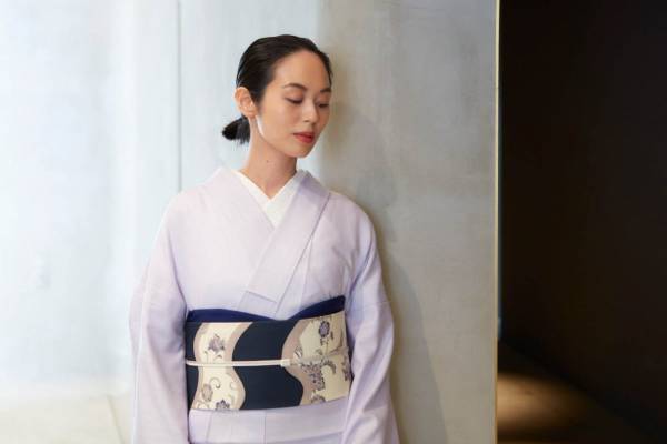 きものやまと21年秋冬新作きもの、草花柄の秋色着物＆八重桜や百合の“洗える和服”など