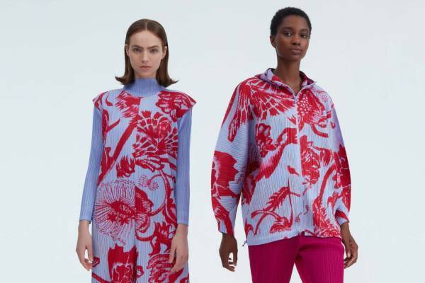 プリーツ プリーズ イッセイ ミヤケ“ニュアンスカラー”の21年秋新作、大胆な花柄のトップスやワンピ