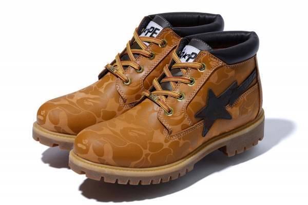 ティンバーランド×ア ベイシング エイプ、カモフラ柄のポップなコラボシューズ