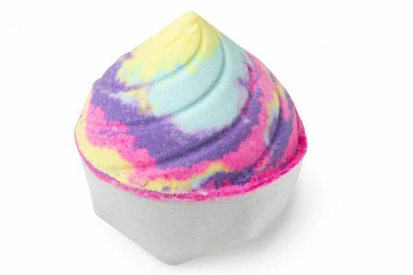 ラッシュ“幸せを運ぶ”ユニコーンのうんち＆角をイメージしたバスグッズ、原宿で限定イベント