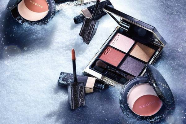 SUQQU21年クリスマスコフレ、椿＆柑橘イメージのアイパレ「シグニチャー カラー アイズ」現品入り