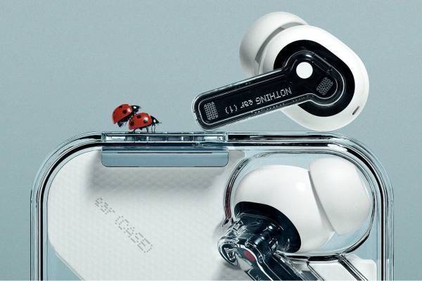 高機能“スケルトン”ワイヤレスイヤホン「ear(1)」、英デジタルブランド・ナッシングから発売