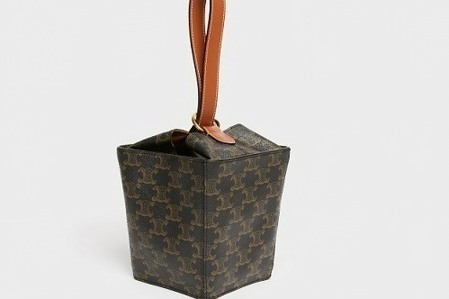 セリーヌの新作バッグ「ストラップボックス」トリオンフキャンバス＆ソフトな上質レザーで