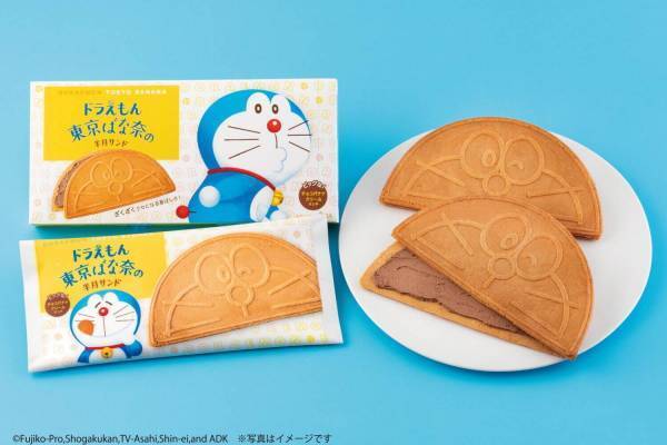 「ドラえもん 東京ばな奈の半月サンド」ザクザク生地にチョコバナナクリームをサンド、全国ローソンで発売