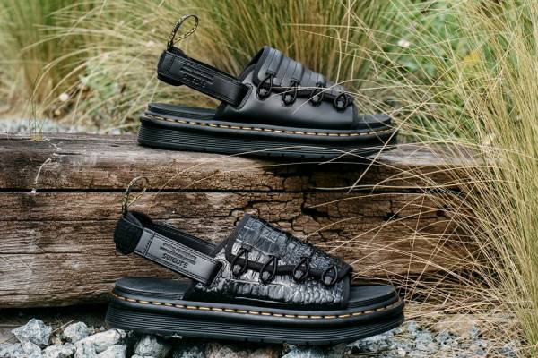 ドクターマーチン×スイコックのコラボサンダル「DM MURA」スムースレザーやクロコレザーで