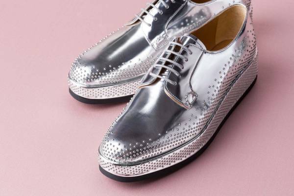 チャーチ×ノワール ケイ ニノミヤ第3弾シューズ、“スタッズ”を配したレースアップ＆メリージェーン