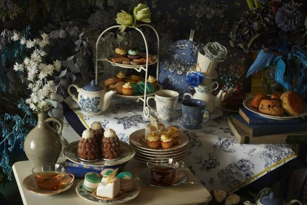 ディズニー『ふしぎの国のアリス』のアンティーク調テーブルウェア、アフタヌーンティー・リビングより