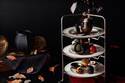 グランドニッコー東京 台場「ハロウィンブラック アフタヌーンティー」こうもりチョコ付きスイーツなど