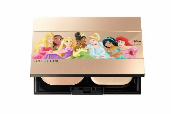 コフレドール「パウダレスウェット」パウダー超え“粉浮きの目立たない”新感覚しっとりファンデーション