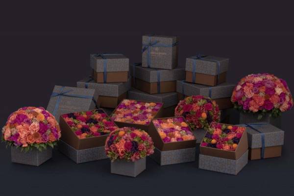 ニコライ バーグマンの秋限定フラワーボックス、紫×オレンジのローズやカーネーション