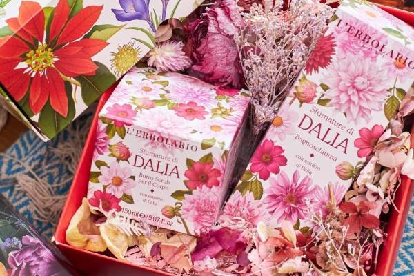 イタリア発ナチュラルコスメ「レルボラリオ」日本初上陸、“ダリアが香る”ボディクリーム＆香水など