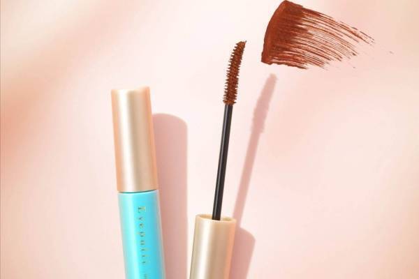 ひとえ・奥ぶたえ用マスカラに限定色「ビターオレンジ」カラーパール入り“ほろ苦”オレンジ色