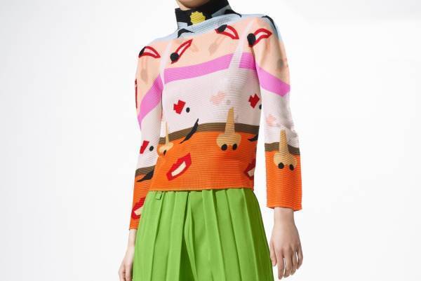 ミー イッセイ ミヤケ新作、“福笑い”着想の総柄トップスやカラフルなプリーツバッグなど