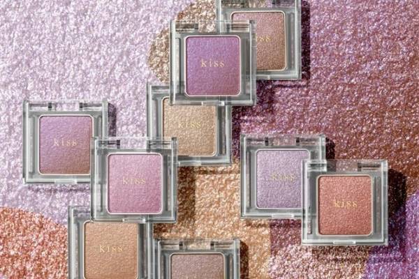 キス新作“濡れツヤ”アイカラー「シアー グリッターアイズ」偏光パール入りなど全9色