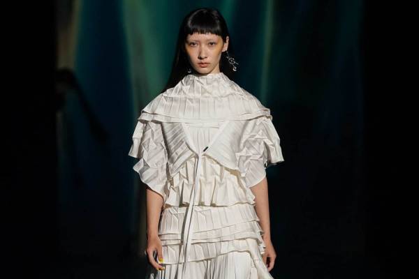 ミカゲ シン 2022年春夏コレクション - 日本初の近代建築運動に着想を得て