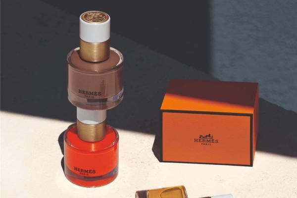 エルメス初のネイルカラー〈レ・マン・エルメス〉全24色、香りと楽しむハンドケアクリームも