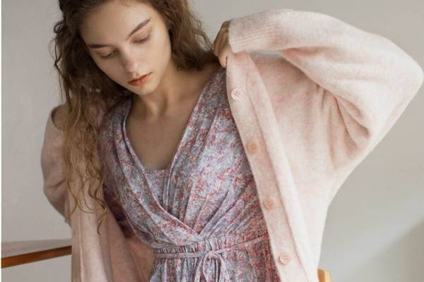 スナイデル ホーム新作“美容”ルームウェア、チュールレギンスやレース付きベロアガウン