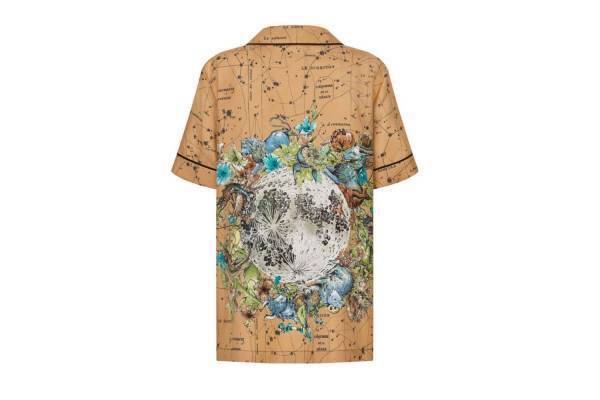 ディオールのホームウェアに“世界地図×星座”の新デザイン、動物＆植物を描いたシルクジャケットなど