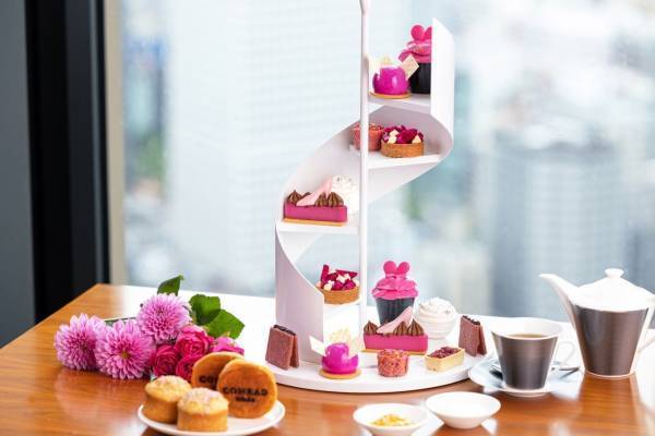 コンラッド大阪のフューシャピンク・アフタヌーンティー、紫芋やカシスを使った秋スイーツ